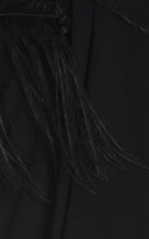 610858