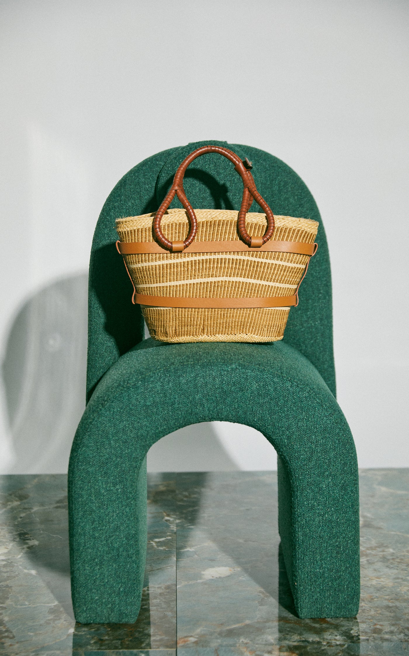 Herederos De Un Amor Raffia Tote