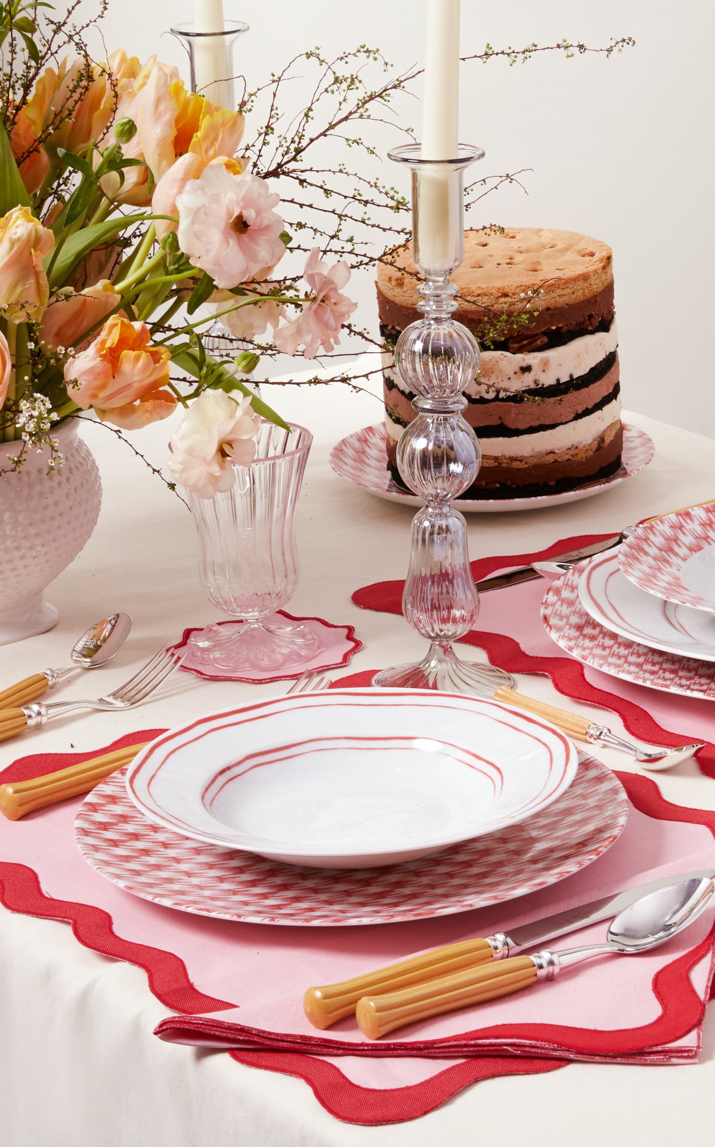 Scalloped Linen Placemat and Napkin Set